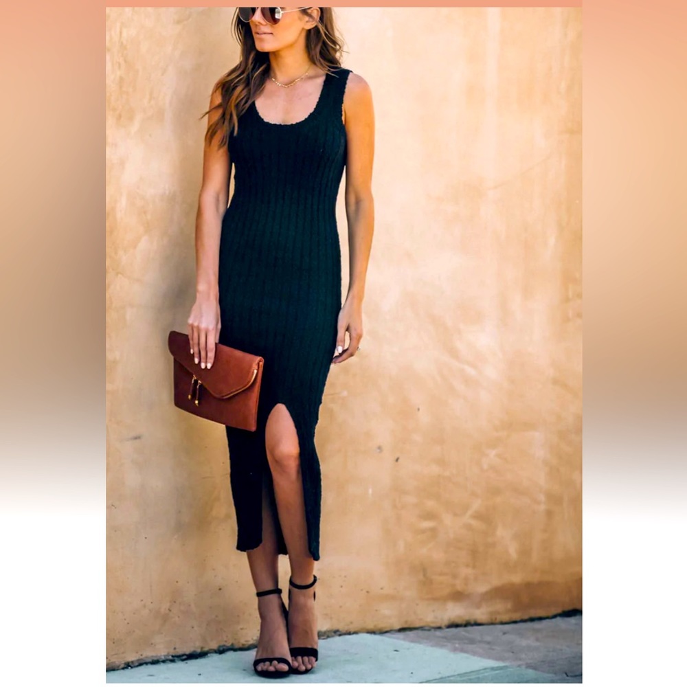 Black, size small, Cotton Ribbed MIDI dress. Never worn. Perfect for fall !